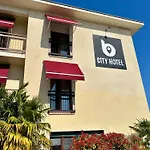 Hotel B 2*