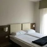 B Hotel 2*