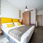 B Hotel 2*