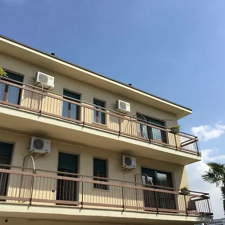 Szálloda B 2*