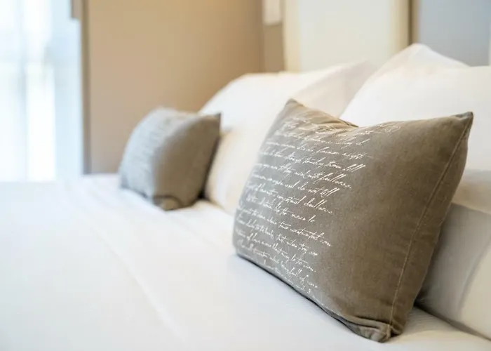 B Hotel